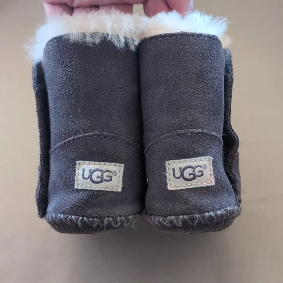 Toddler UGG moccasins - Picture 2 of 4